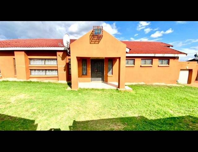 3 BEDROOM PROPERTY TO RENT IN LENASIA SOUTH